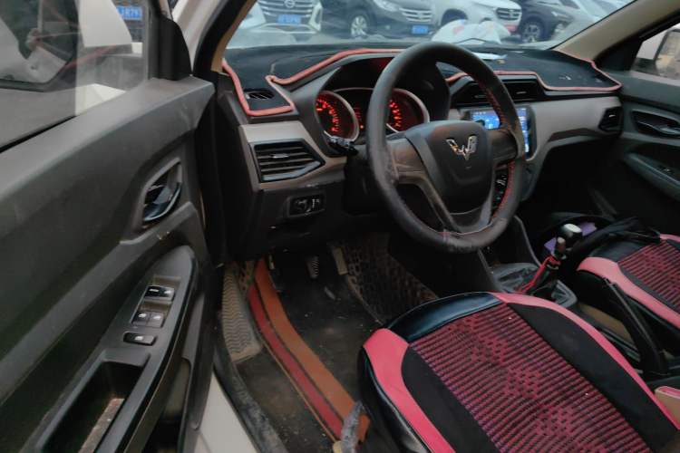 Used Wuling Hongguang 2019 1.5L S Standard Version China VI LAR
