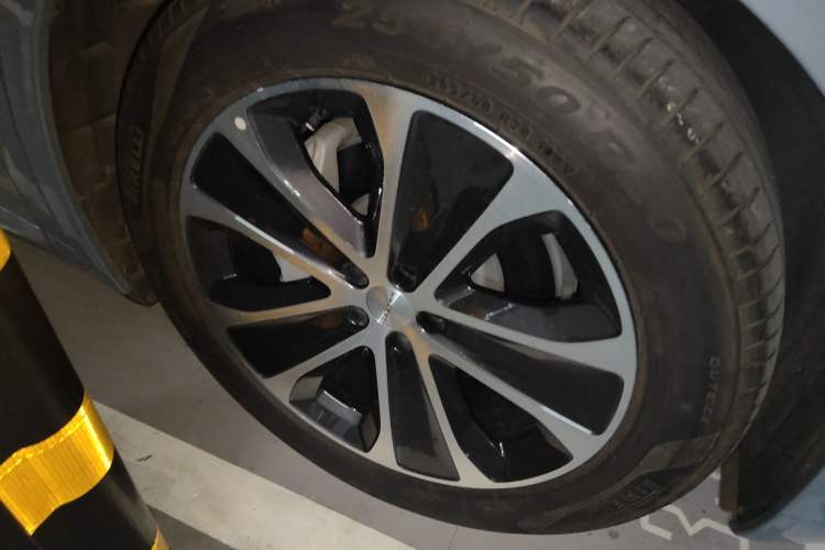 Used Hima Luxeed R7 2024 All-Electric 802 km Max
