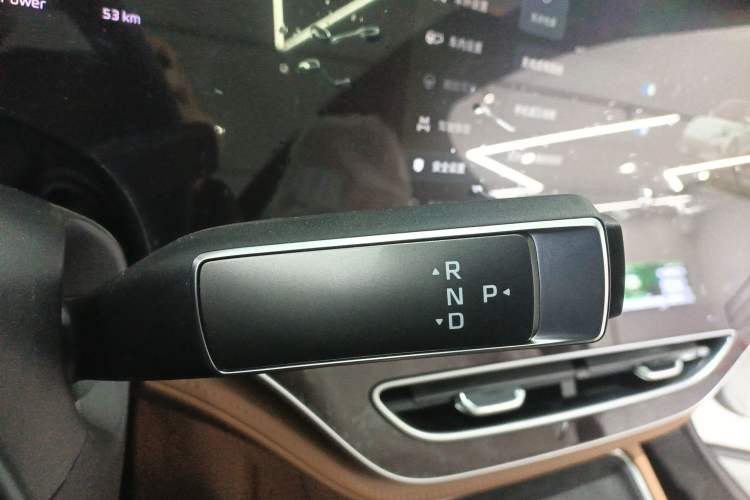 Used  R7 2025 Advanced Edition