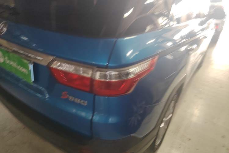 Used Dongfeng Fengon S560 2018 1.8L CVT Elite Model 7 Seats