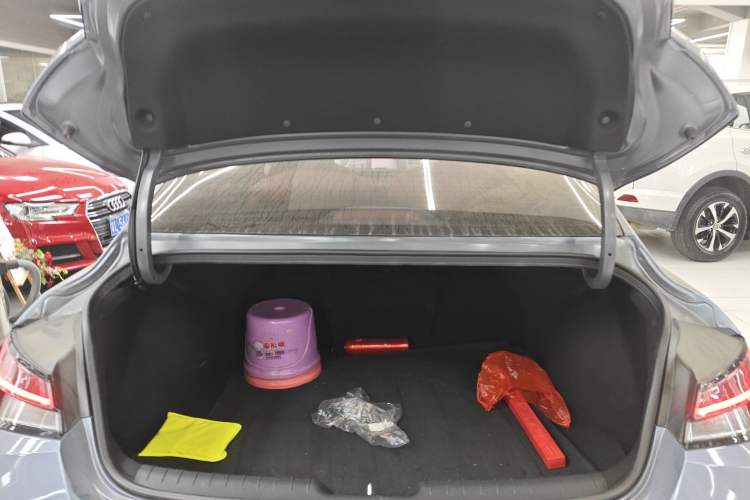 Used Hyundai Elantra 2023 1.5L CVT LUX Prestige Edition
