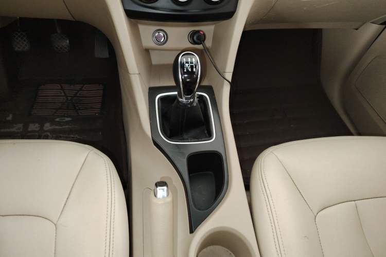 Used Baojun 730 2016 Revised 1.5L Manual Standard Version 7 Seats China V Emission Standard
