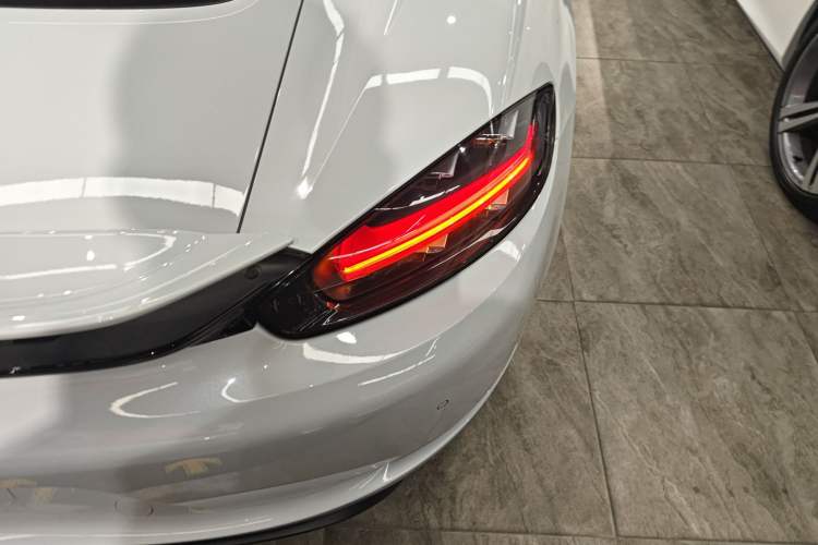 Used Porsche 718 2016 Cayman 2.0T
