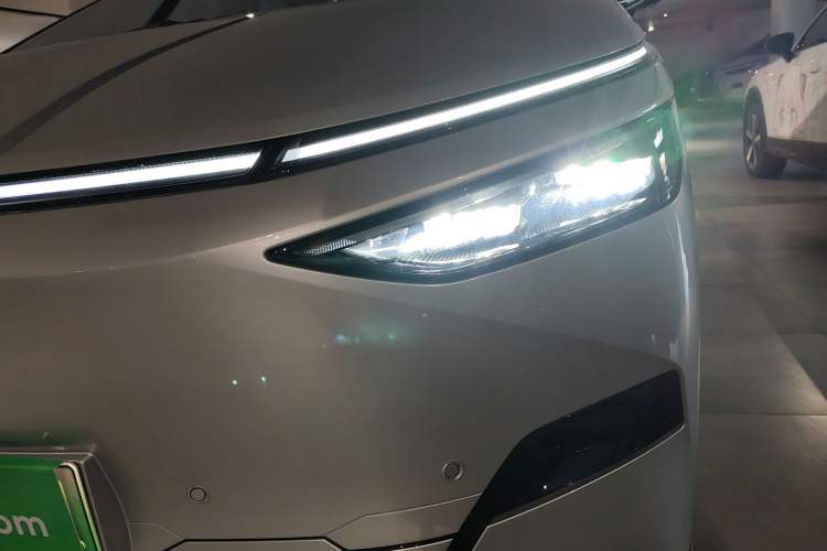 Used XPeng X9 2024 640 All-Wheel Drive High-Performance Max