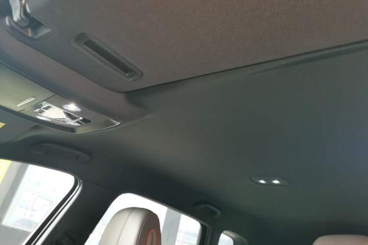 Used BYD Song Pro New Energy 2024 HONOR Edition DM-i 71KM Navigation Model
