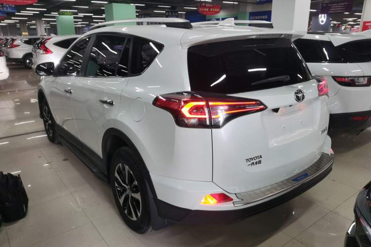 Used Toyota RAV4 2016 2.0L CVT Two-Wheel Drive Comfort Edition China V Standard