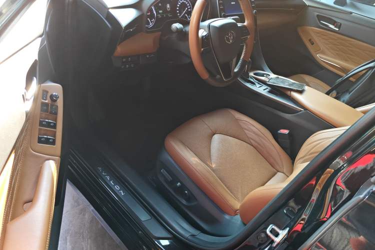 Used Toyota Avalon 2019 Dual-Engine 2.5L XLE Prestige Version China VI Standard