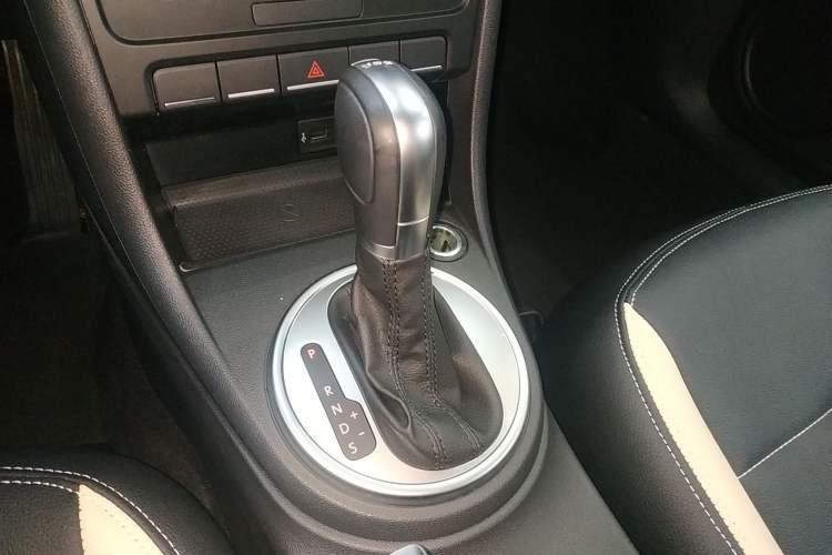 Used Volkswagen Beetle 2015 180TSI model
