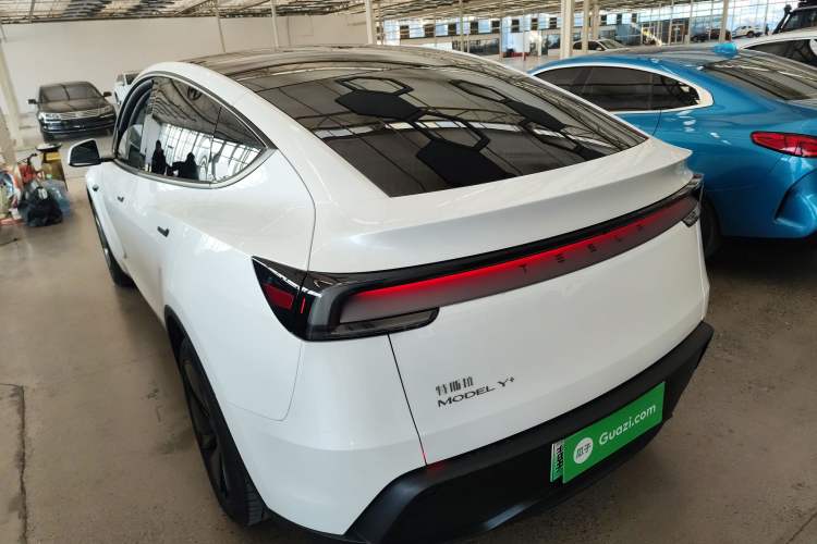 Used Tesla Model Y 2025 Long-Range All-Wheel-Drive Version
