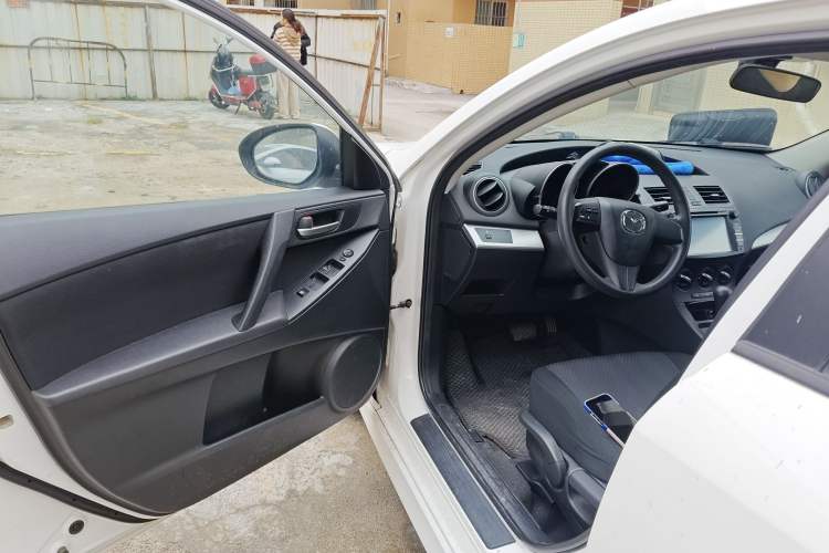 Used Mazda Mazda 3 2013 Hatchback 1.6L Automatic Elite Model
