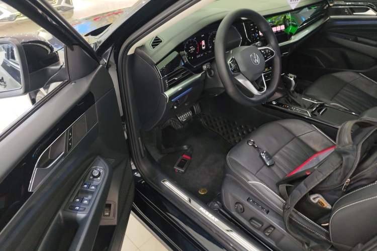 Used Volkswagen Passat 2023 330TSI Luxury Edition
