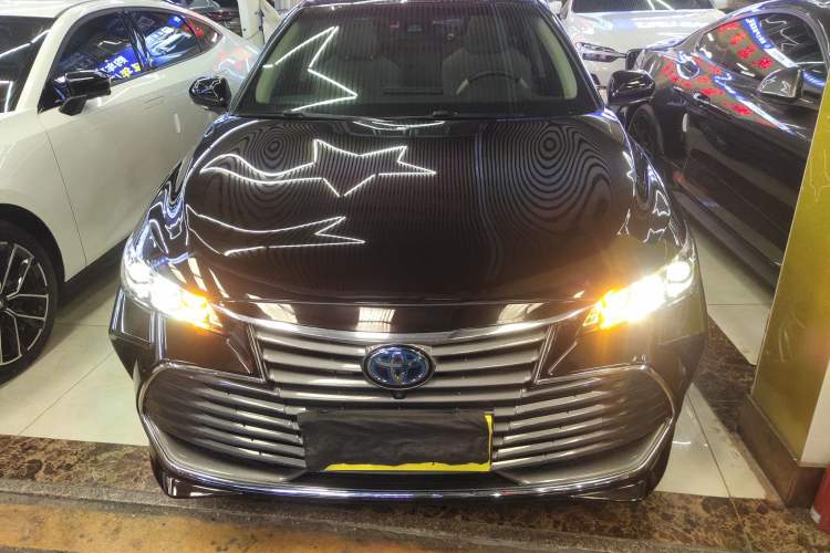 Used Toyota Avalon 2019 Dual-Engine 2.5L XLE Prestige Version China VI Standard
