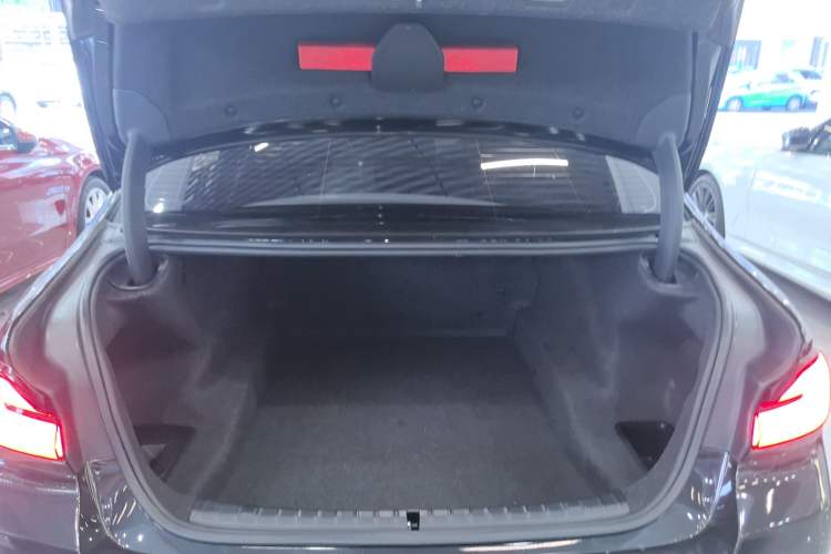 Used BMW 5 Series 2022 Restyled 530Li Leading Edition M Sport Package
