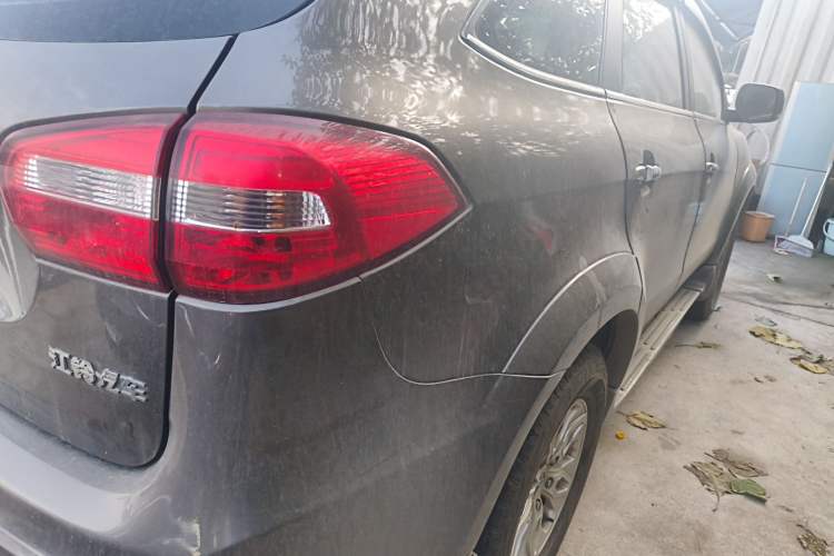 Used JMC Yusheng S350 2013 2.4T Manual Two-Wheel Drive Diesel Luxury 7-Seater
