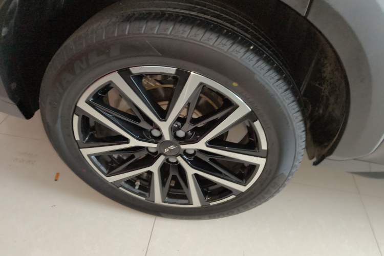 Used SOL X8 PLUS 2023 1.5 TGDI DCT Smart Edition 7-Seater
