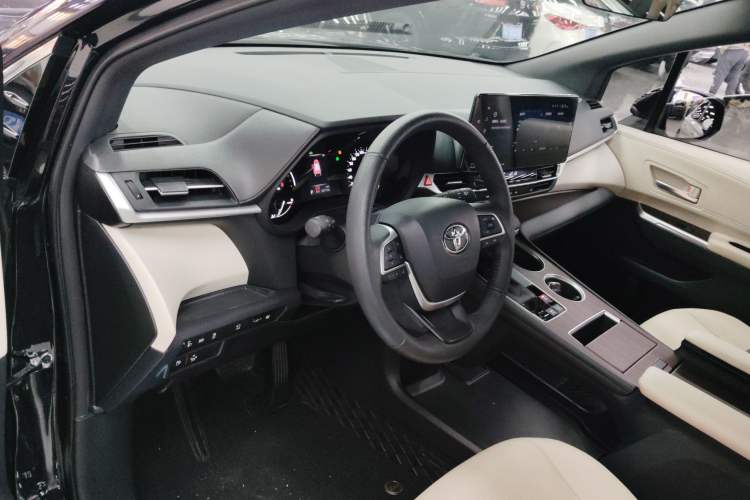 Used Toyota Granvia 2023 2.5L Hybrid Prestige PLUS Edition