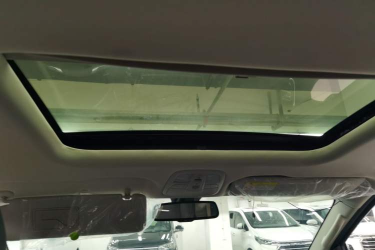 Used SAIC MAXUS G20 2021 Facelifted PLUS 2.0T Gasoline Automatic Luxury Edition
