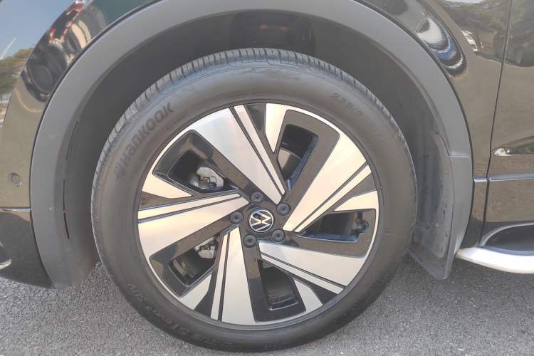 Used Volkswagen Tiguan L 2023 Restyled 330TSI Automatic Two-Wheel Drive R-Line Enhanced Comfort Version