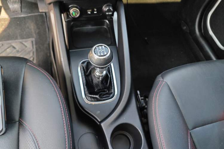 Used Changan CS35 2016 1.6L Manual Luxury Model China V Standard
