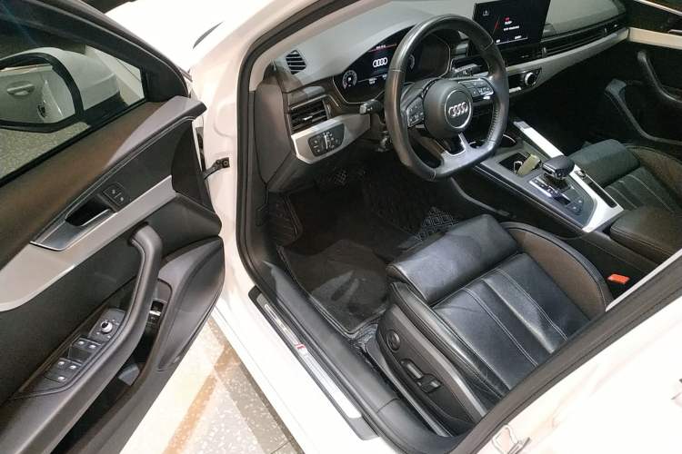 Used Audi A4L 2022 40 TFSI Luxury Dynamic Model
