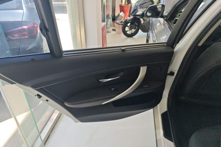 Used BMW 3 Series 2016 320Li Ambition Model
