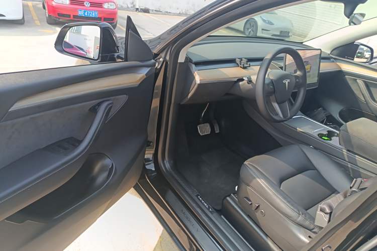 Used Tesla Model Y 2022 Long-Range All-Wheel-Drive Version
