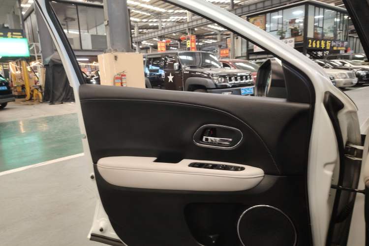 Used Honda Vezel 2017 1.8L CVT 2WD Smart Edition
