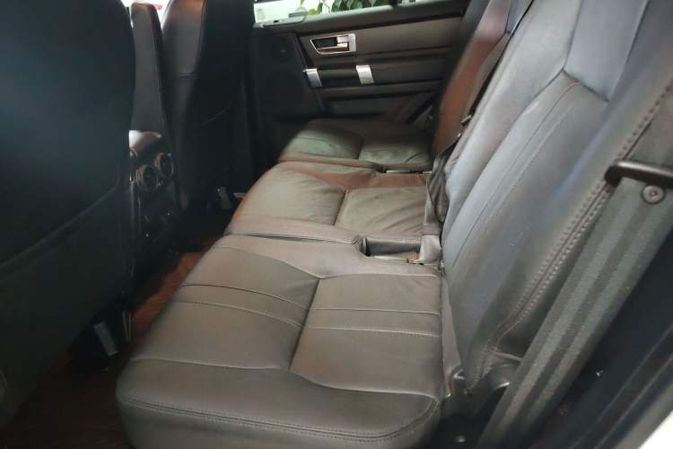 Used Land Rover Discovery 2016 3.0 SC Obsidian Black Heritage Edition SE
