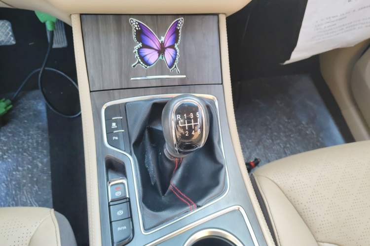 Used Baojun 730 2017 1.5T Manual Prestige Version 7 Seats