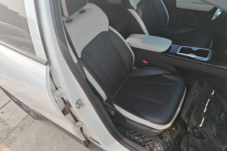 Used Geometry E Firefly 2024 401 km Fluorescent
