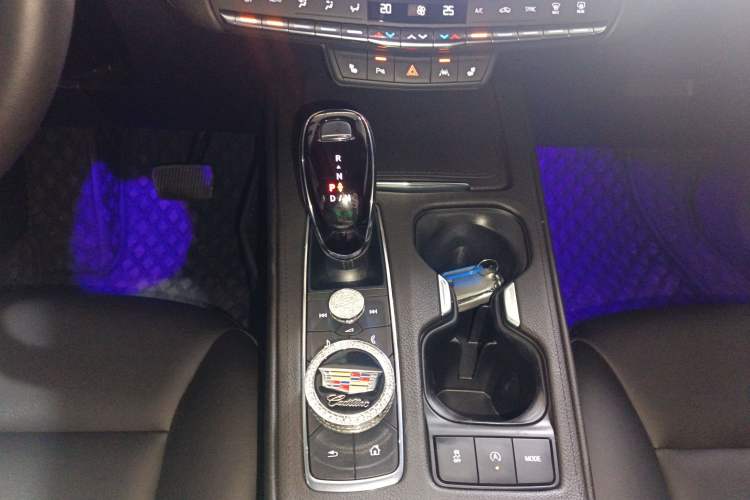 Used Cadillac XT4 2022 28T Two-Wheel-Drive Luxury Version
