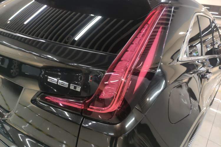 Used Cadillac XT4 2018 28T Two-Wheel Drive Leading Version
