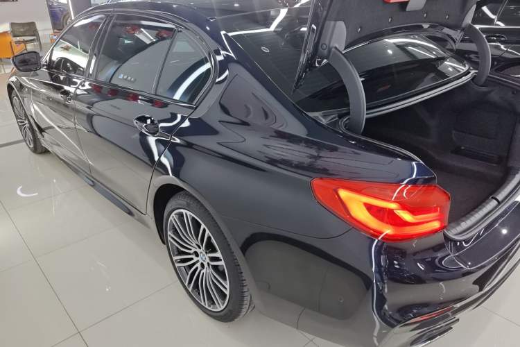 Used BMW 5 Series 2019 530Li Leading Model M Sport Package
