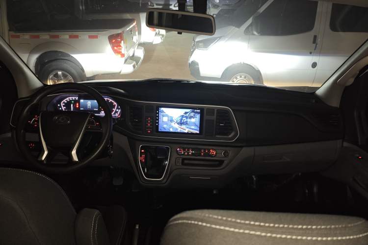 Used SAIC MAXUS Xintu V80 2024 Aotuntong 6AMT Short Wheelbase Ultra-Low Roof 147 Ps 5/6 Seats