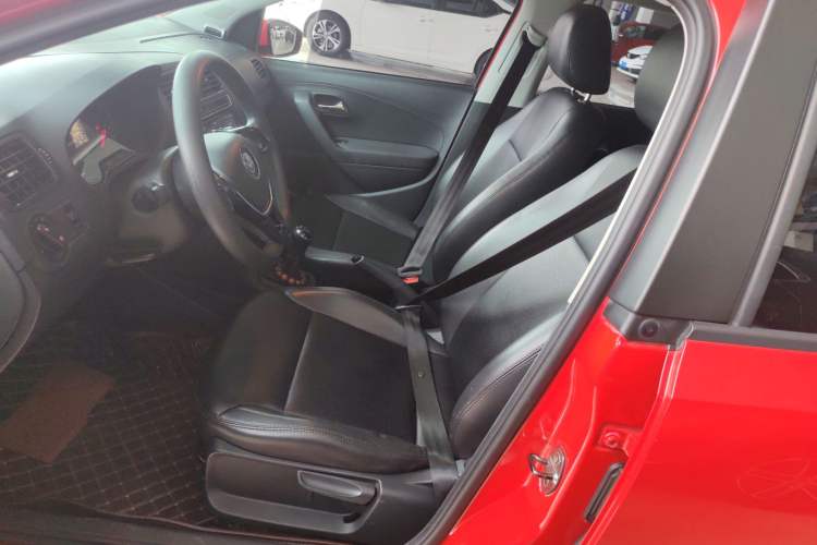 Used Volkswagen Polo 2016 1.4L Manual Fashion Model