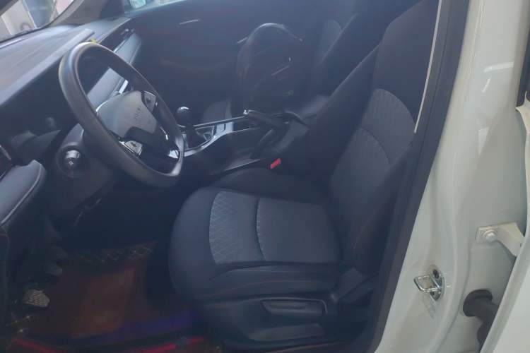 Used Roewe i5 2023 1.5L Manual Comfort Edition
