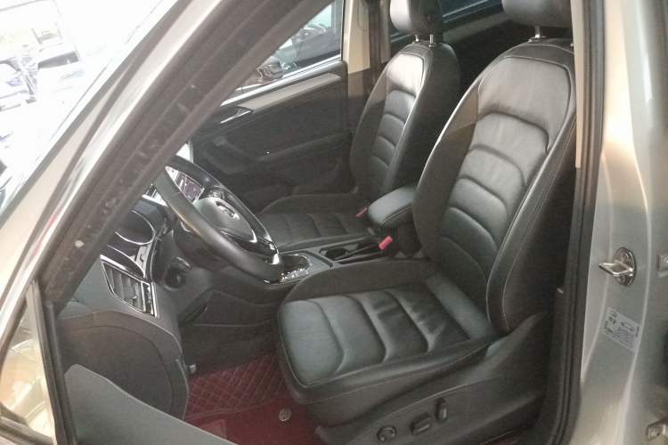 Used Volkswagen Tiguan L 2020 330TSI Automatic Two-Wheel Drive Smart Luxury Edition China VI Standard
