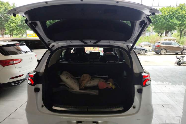 Used BYD Tang New Energy 2018 DM 2.0T All-Wheel Drive Smart Connect Innovation Model 5 Seats China V Emission Standard
