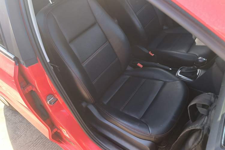 Used Volkswagen Polo 2016 1.6L Automatic Comfort Model
