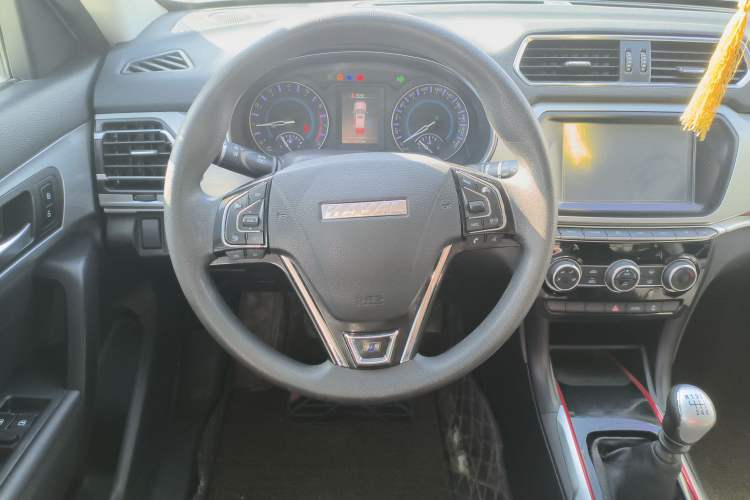 Used Haval H2 2018 Chuanxiang Edition Blue Badge 1.5T Manual Two-Wheel Drive Fashionable Model