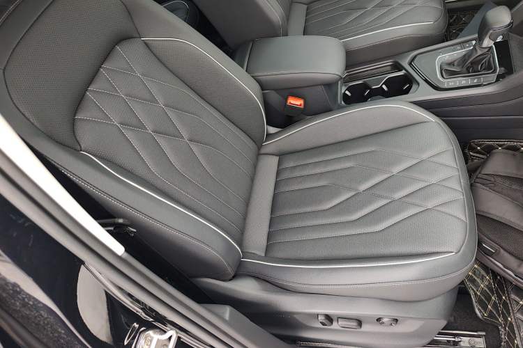 Used Volkswagen Tiguan L 2022 330TSI Automatic Two-Wheel Drive R-Line Enhanced Edition
