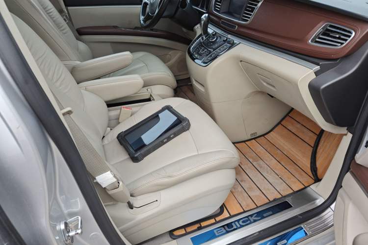 Used Buick GL8 2014 2.4L LT Luxury Business Executive Edition
