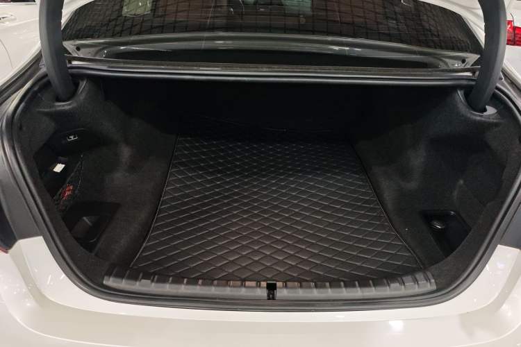 Used BMW 5 Series 2018 528Li Launch Special Edition
