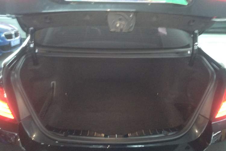 Used BMW 5 Series 2014 520Li Elegant Model
