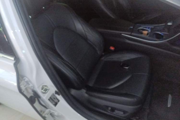 Used Toyota Avalon 2019 2.5L Touring Premium Version China VI Standard
