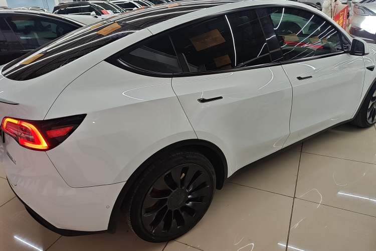 Used Tesla Model Y 2021 Long-Range All-Wheel-Drive Version
