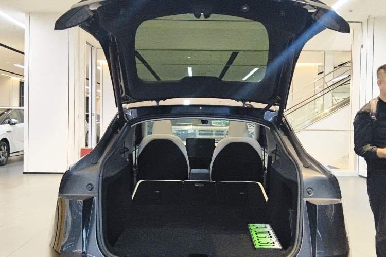 Used Tesla Model Y 2025 Long-Range All-Wheel Drive First Edition