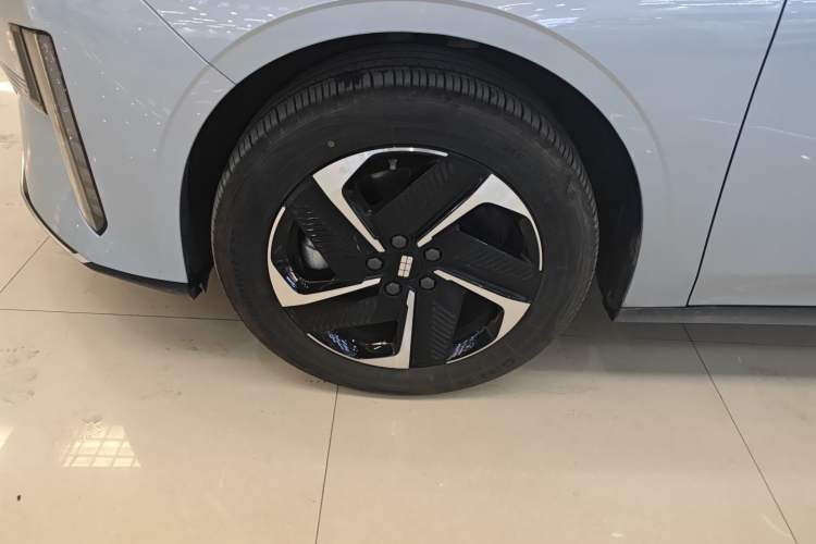 Used  L6 2025 EM-i 140km Starship Edition