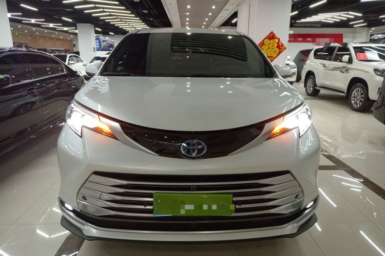 Used Toyota Sienna 2021 2.5L Hybrid Platinum Edition
