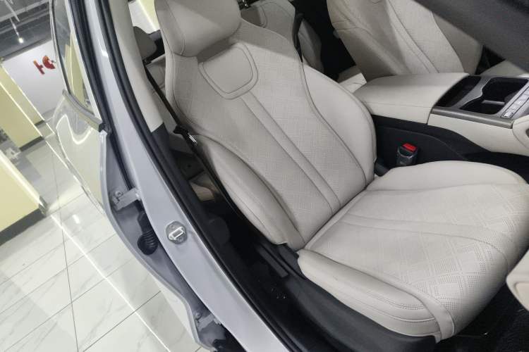 Used BYD Yuan UP 2025 Intelligent Driving Version 401 km Leading Edition